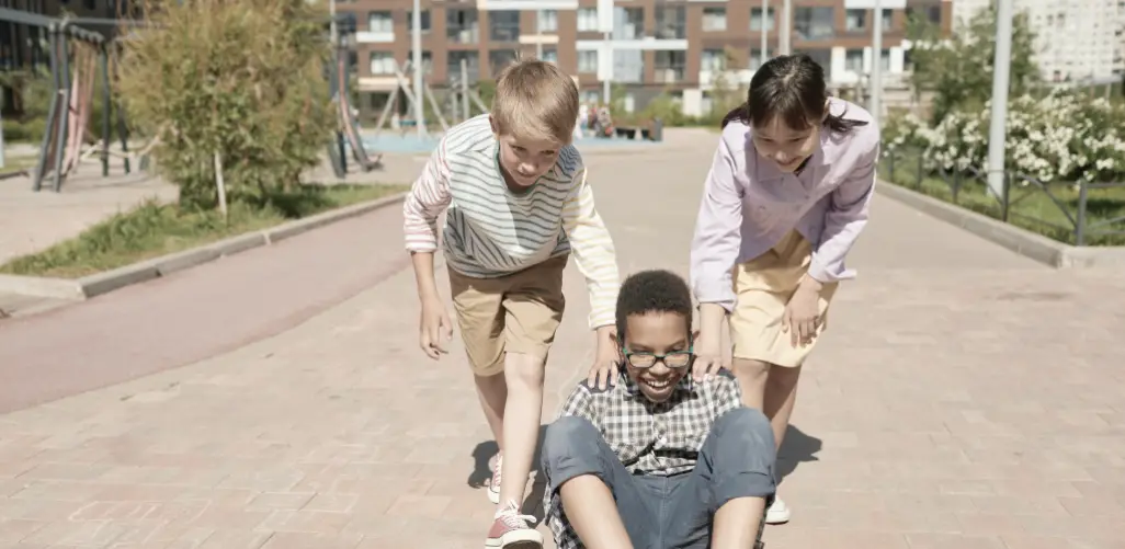 Children playing in street in the 1970s - example of perception of time as a child